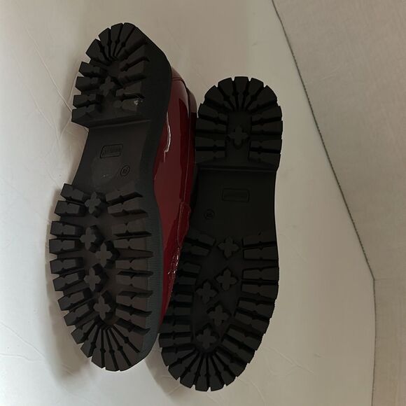 Seychelles Red Patent Leather Mules with Gold Accent - Picture 5 of 7